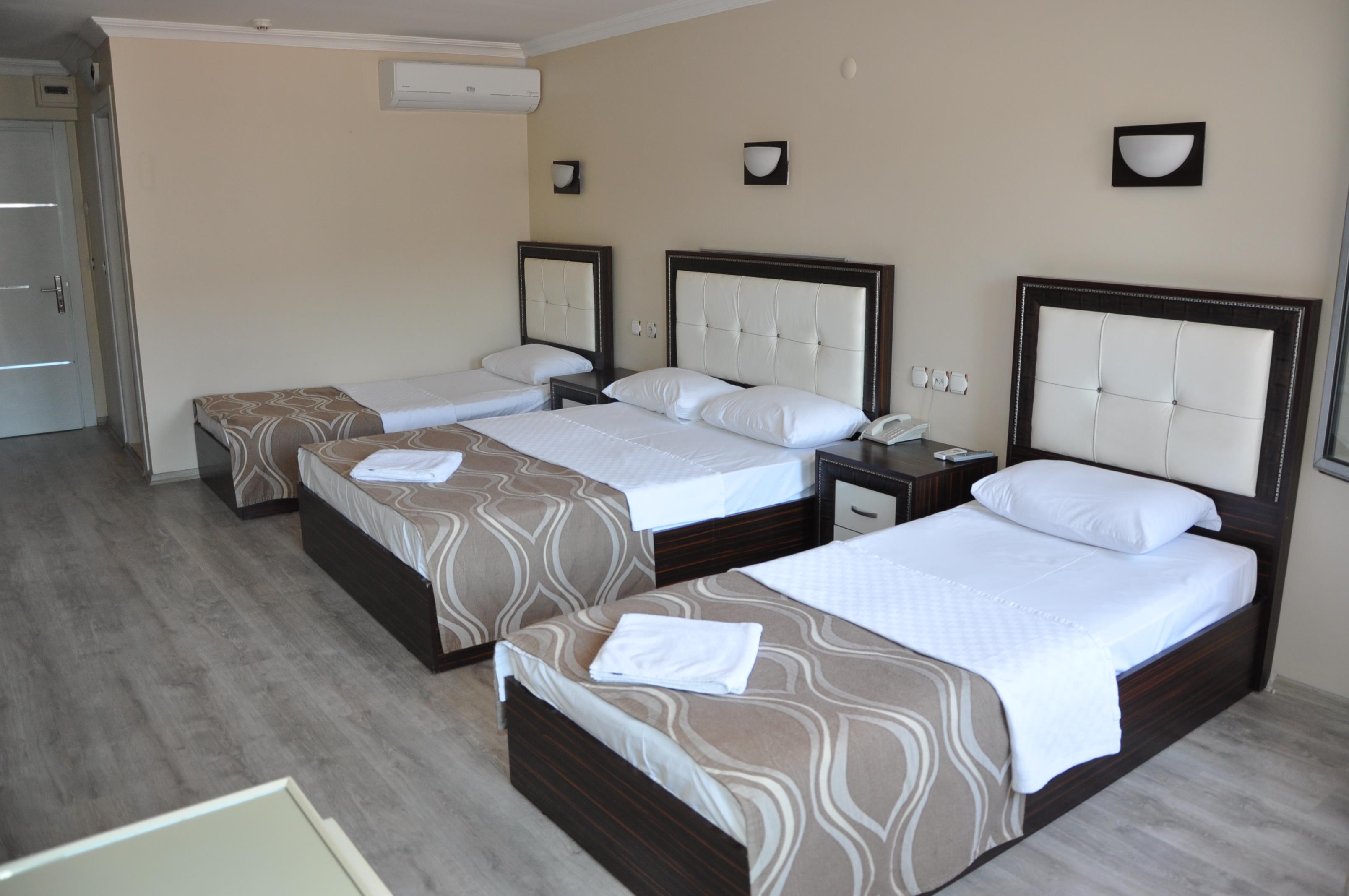 En fazla 3 yetişkin.