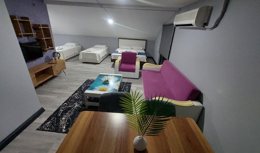 En az 2 yetişkin, En fazla 4 yetişkin veya 3 yetişkin + 1 çocuk.