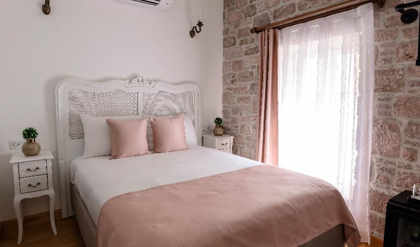 En fazla 2 yetişkin.