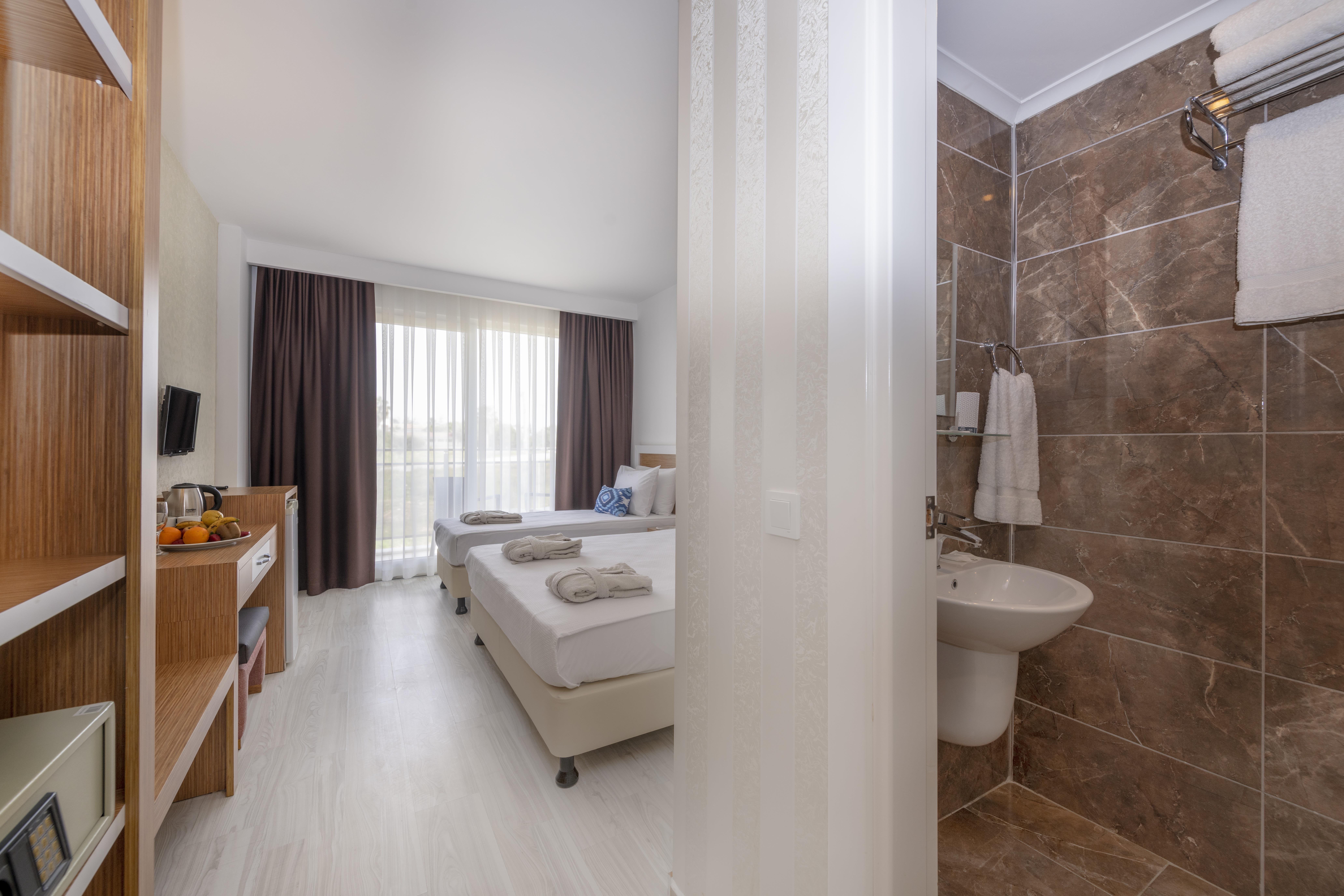 En fazla 3 yetişkin + 1 çocuk veya 2 yetişkin + 2 çocuk.