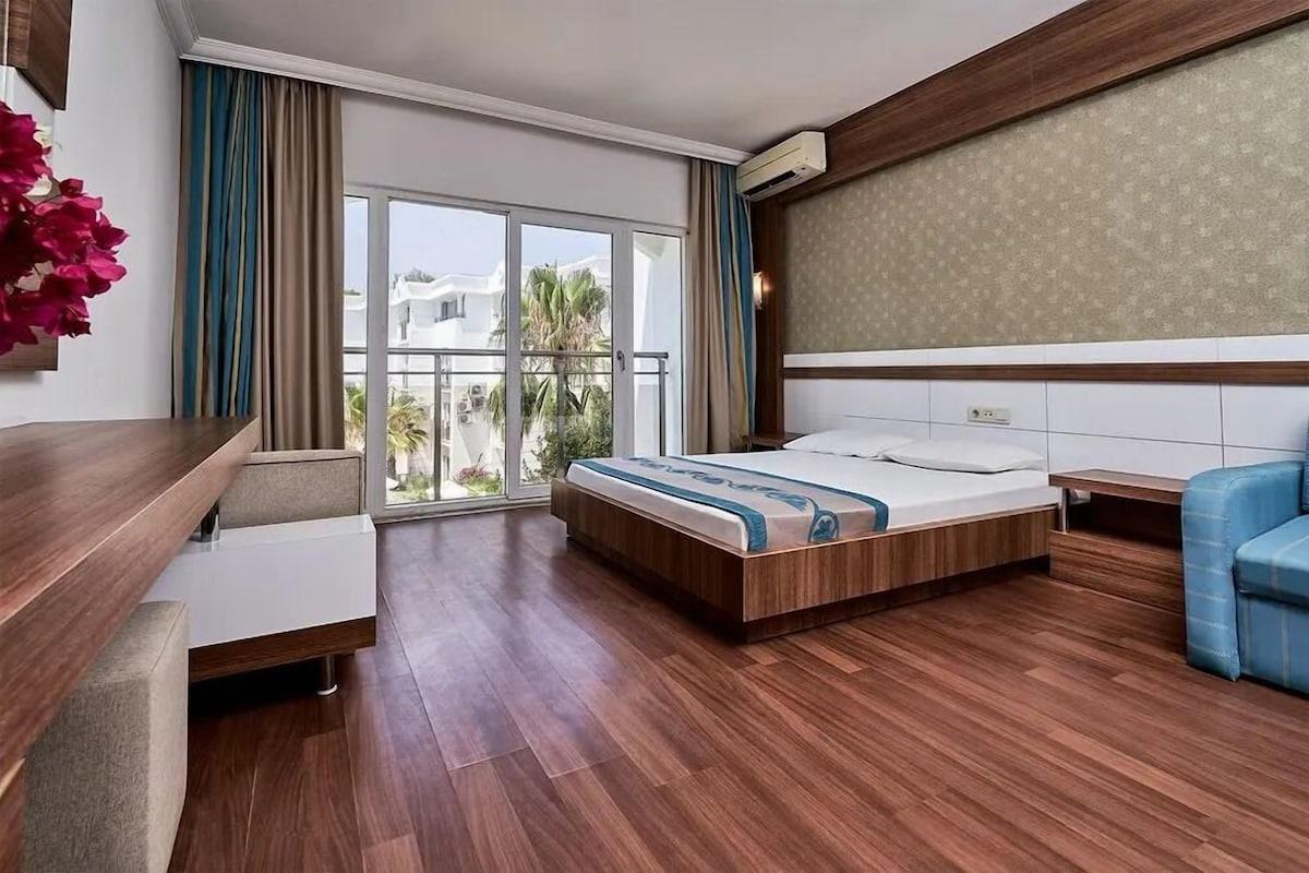 En fazla 3 yetişkin + 2 çocuk veya 2 yetişkin + 2 çocuk.