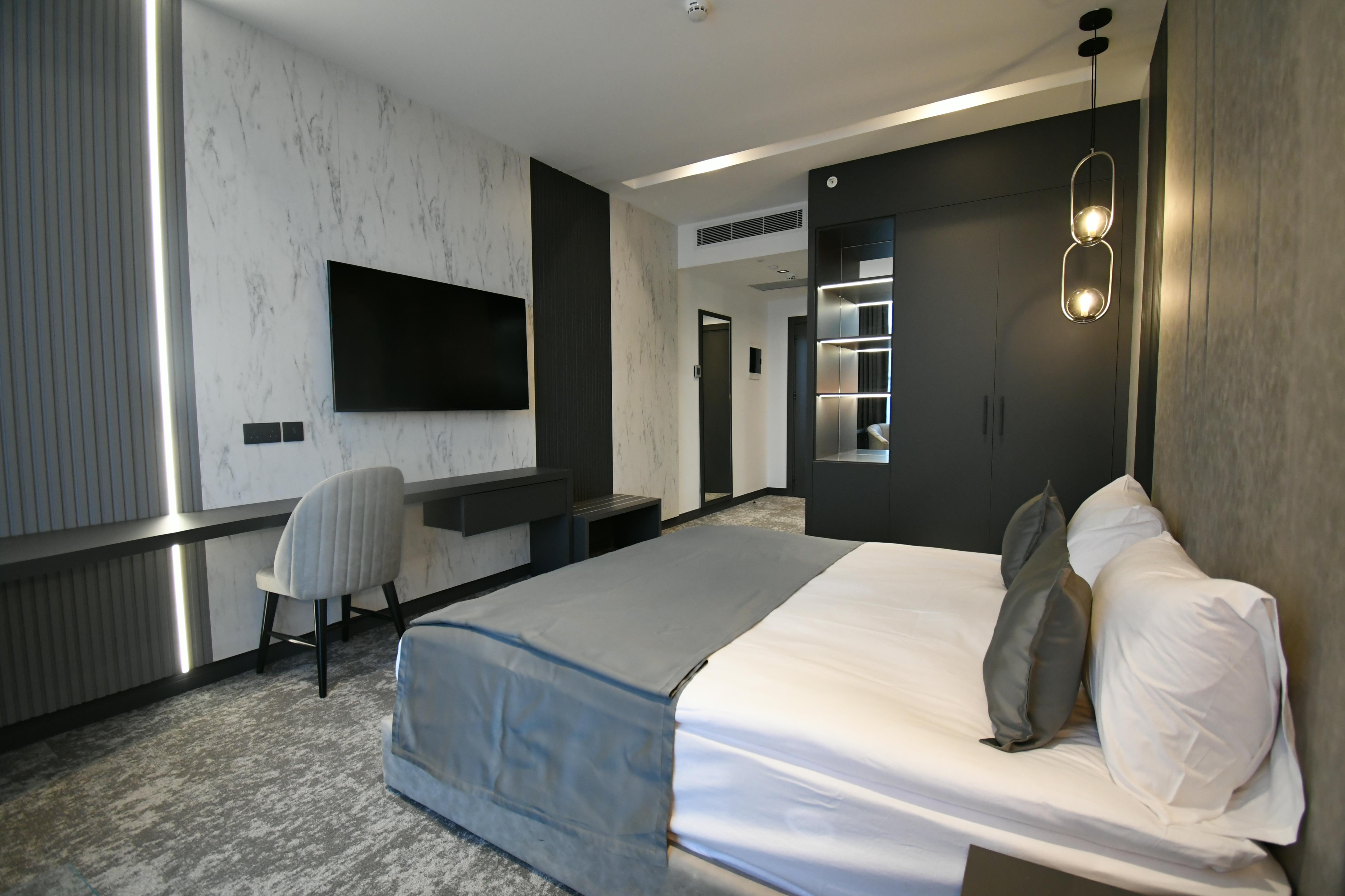 En fazla 2 yetişkin + 1 çocuk veya 1 yetişkin + 1 çocuk.