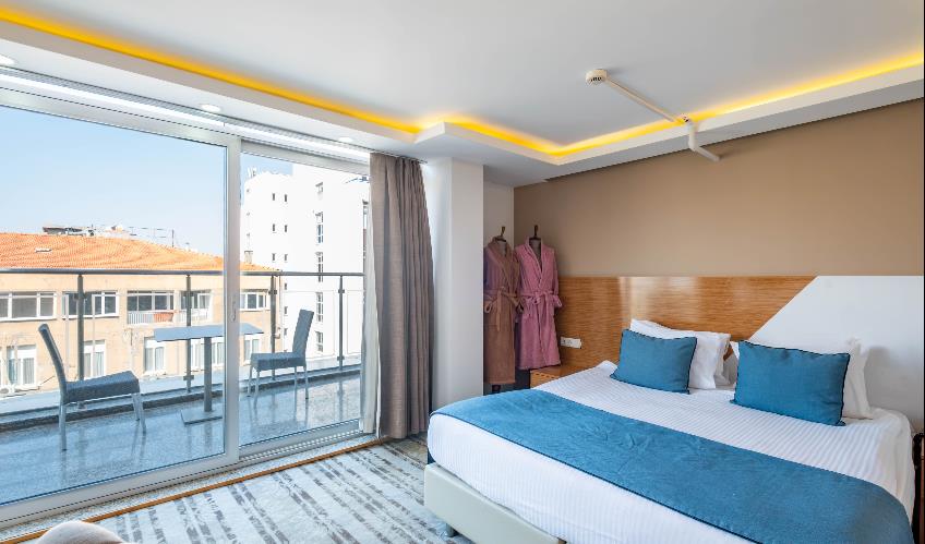 En fazla 2 yetişkin.