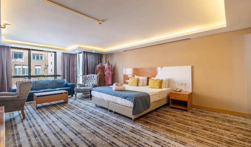 En fazla 4 yetişkin.