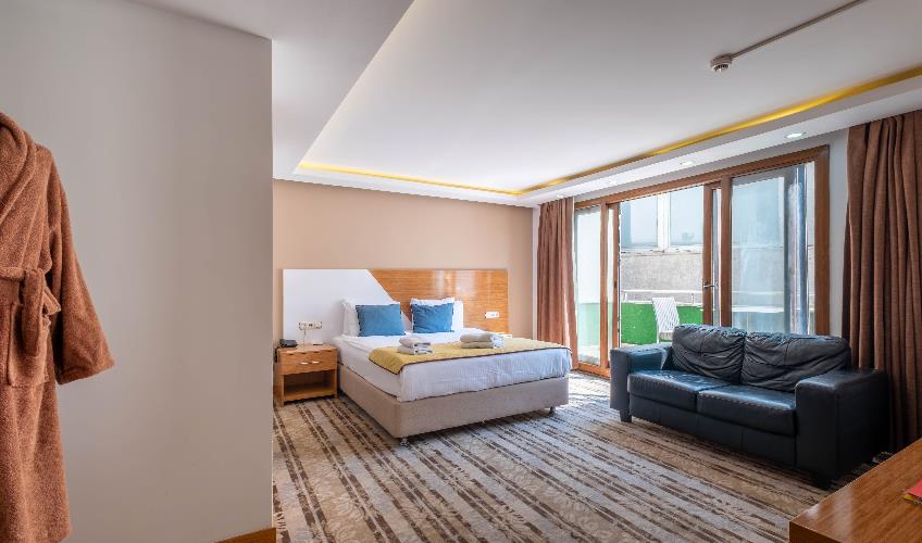 En fazla 2 yetişkin.