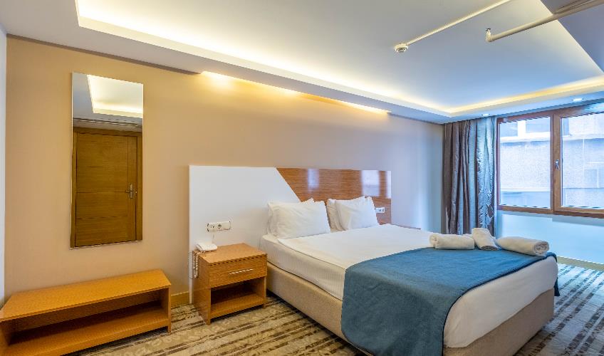 En fazla 2 yetişkin.