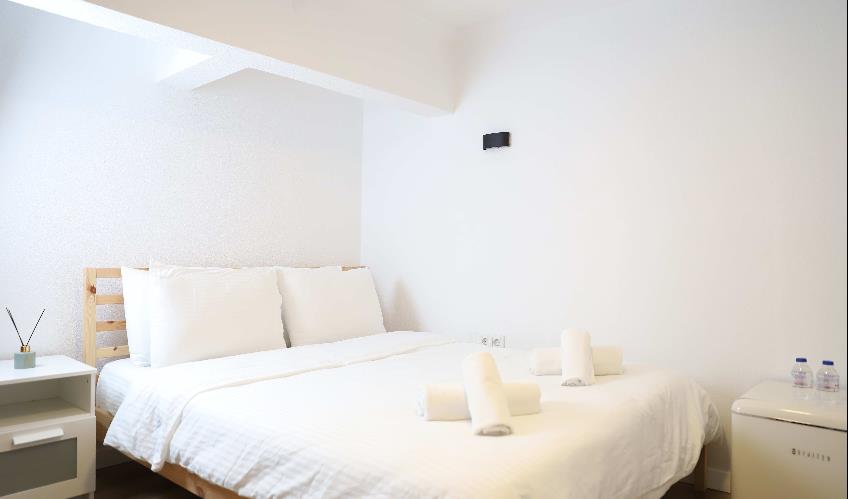 En fazla 3 yetişkin.