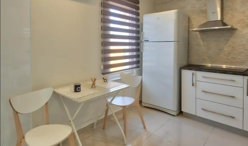 En fazla 3 yetişkin.