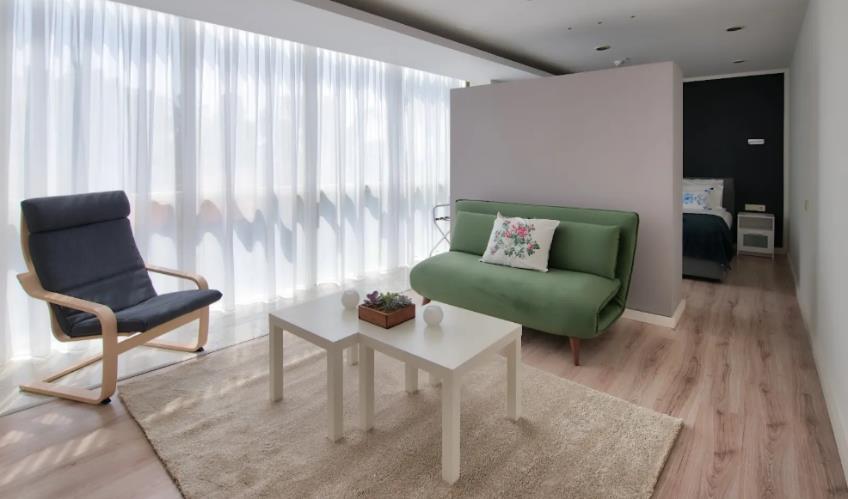 En fazla 3 yetişkin.