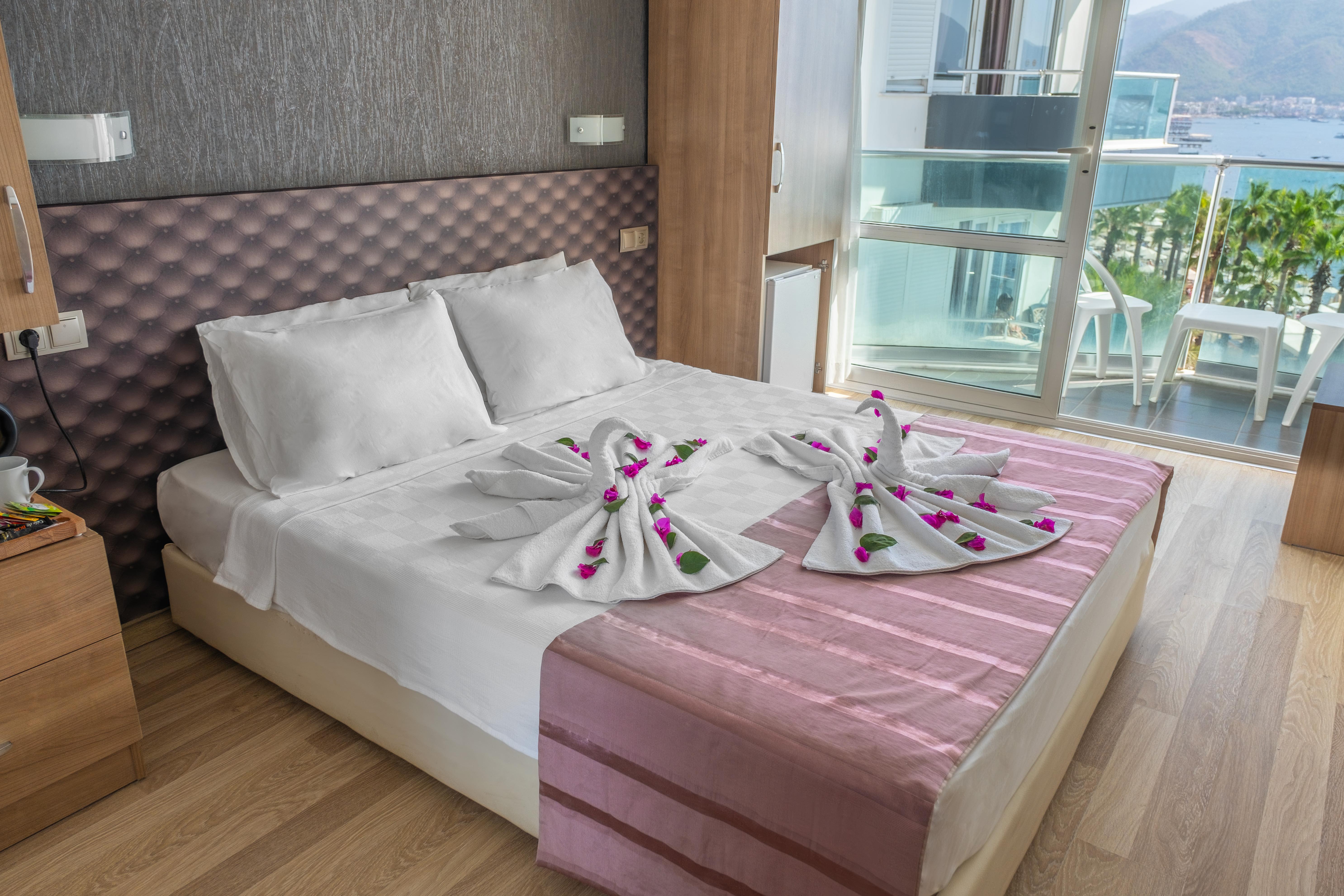 En fazla 2 yetişkin.