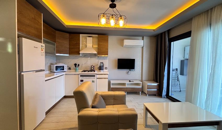 En fazla 3 yetişkin.