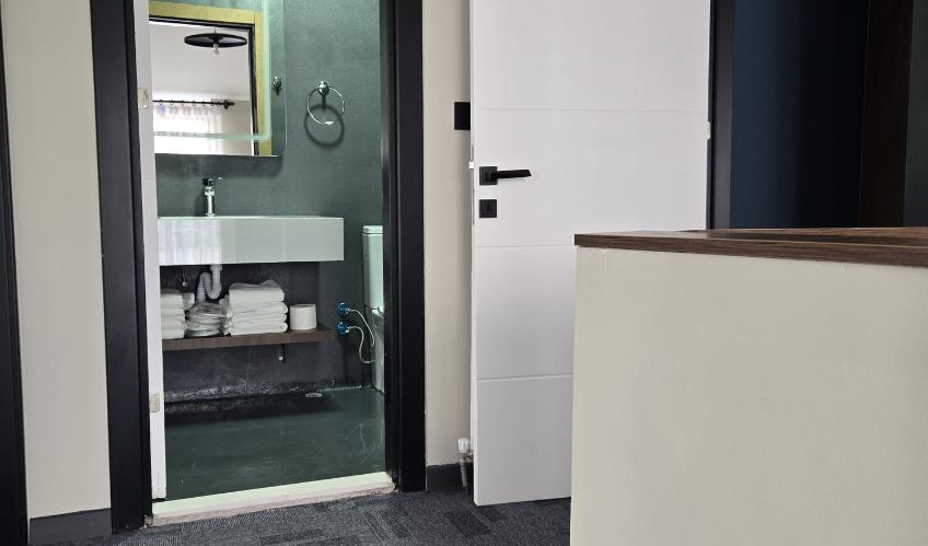 En fazla 4 yetişkin + 2 çocuk + 1 bebek (0-2 yaş) veya 3 yetişkin + 2 çocuk + 1 bebek (0-2 yaş).