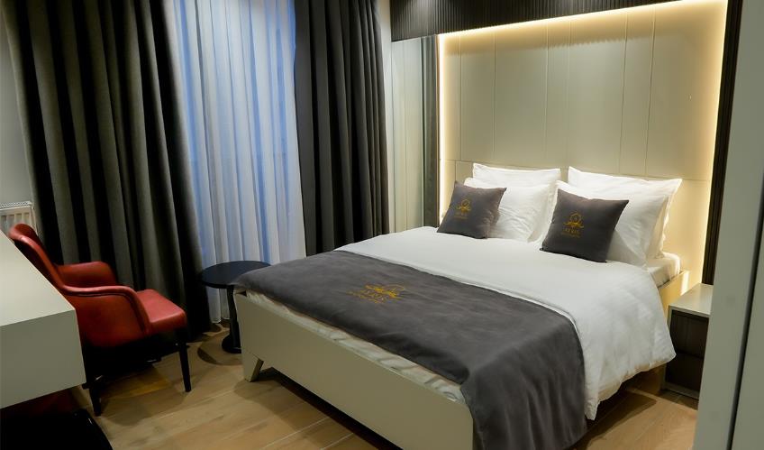 En fazla 2 yetişkin.