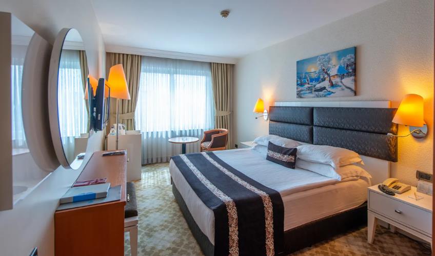 En fazla 2 yetişkin + 1 çocuk veya 1 yetişkin + 1 çocuk.