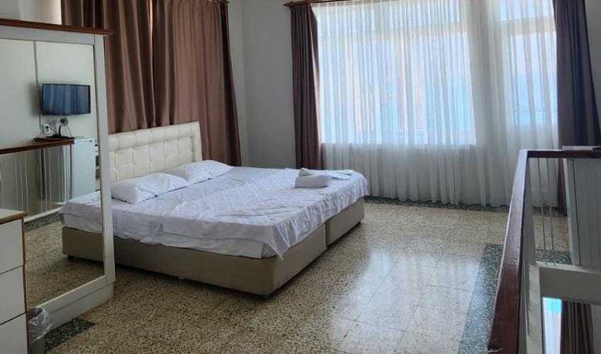 En fazla 2 yetişkin + 2 çocuk veya 1 yetişkin + 2 çocuk.
