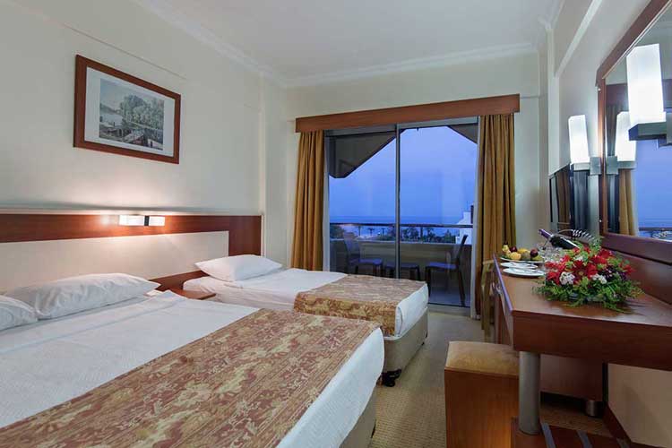 En fazla 3 yetişkin + 1 çocuk veya 2 yetişkin + 2 çocuk.