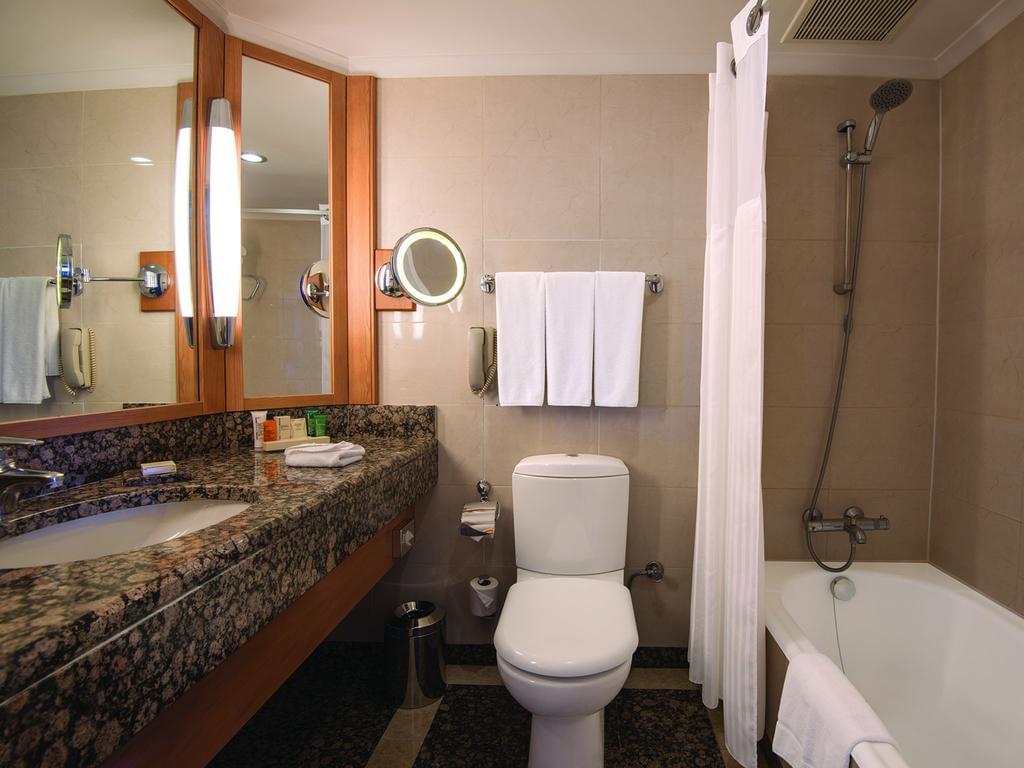 En fazla 2 yetişkin.