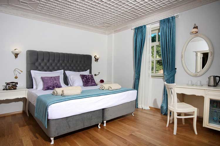 En fazla 2 yetişkin.