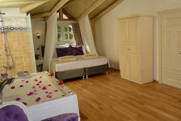 En az 2 yetişkin, En fazla 2 yetişkin.