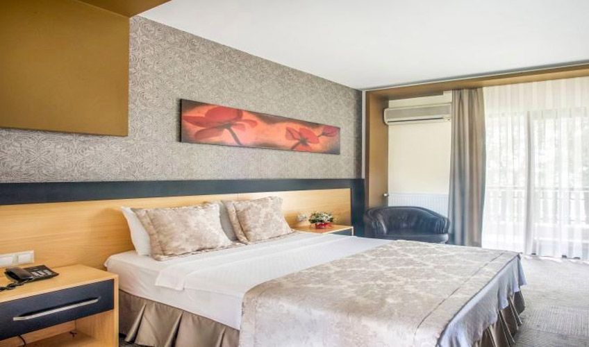 En fazla 2 yetişkin veya 1 yetişkin + 1 çocuk.