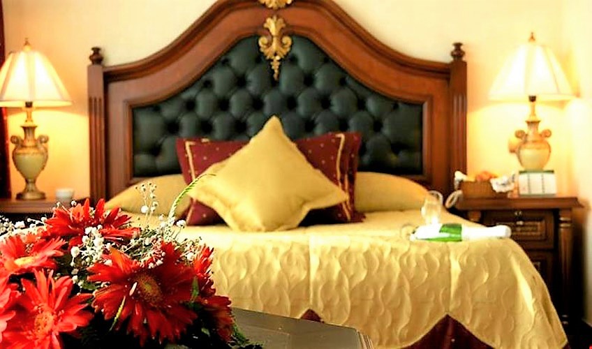 En fazla 3 yetişkin + 1 bebek (0-2 yaş) veya 2 yetişkin + 1 çocuk + 1 bebek (0-2 yaş).