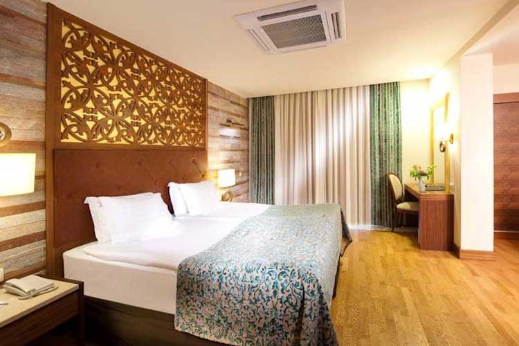 En az 2 yetişkin, En fazla 4 yetişkin veya 3 yetişkin + 1 çocuk.