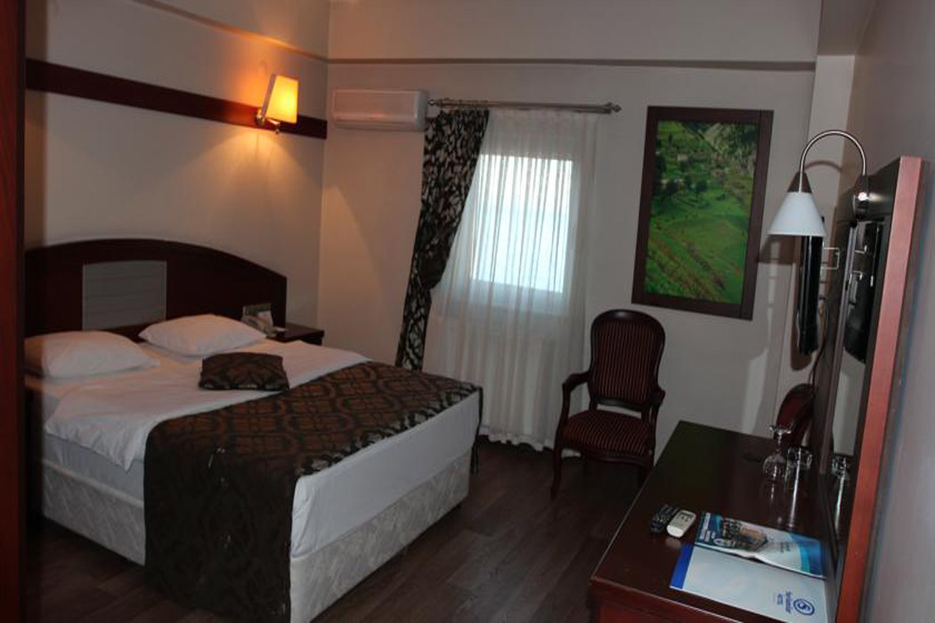 En fazla 2 yetişkin + 1 çocuk veya 1 yetişkin + 1 çocuk.