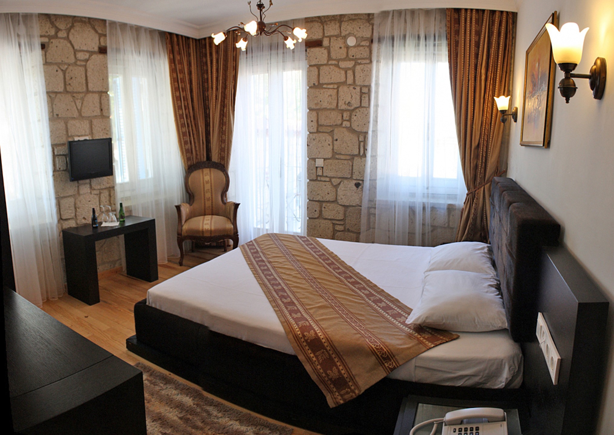 En fazla 2 yetişkin.