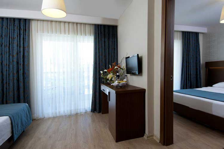 En az 2 yetişkin, En fazla 4 yetişkin veya 3 yetişkin + 1 çocuk.