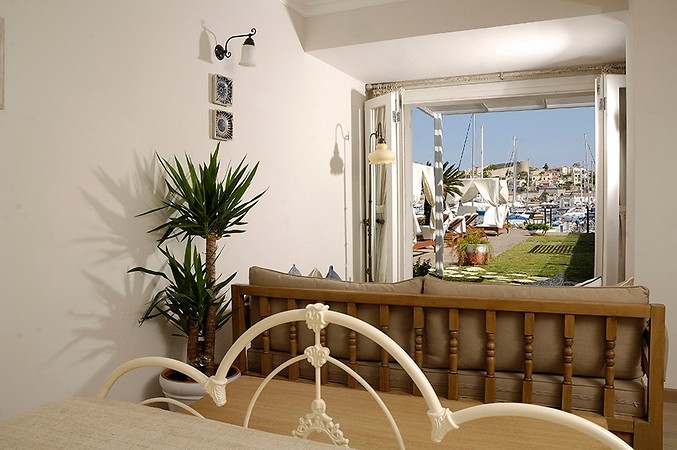 En fazla 3 yetişkin + 1 bebek (0-2 yaş).