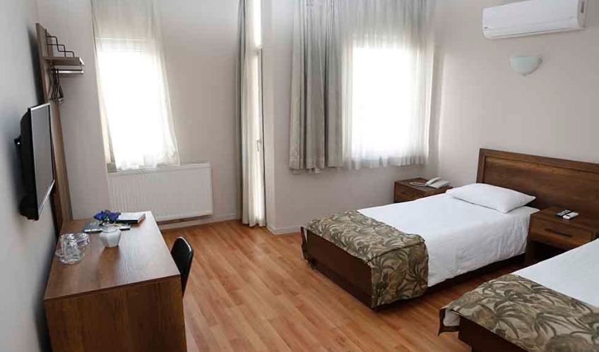 En fazla 2 yetişkin.