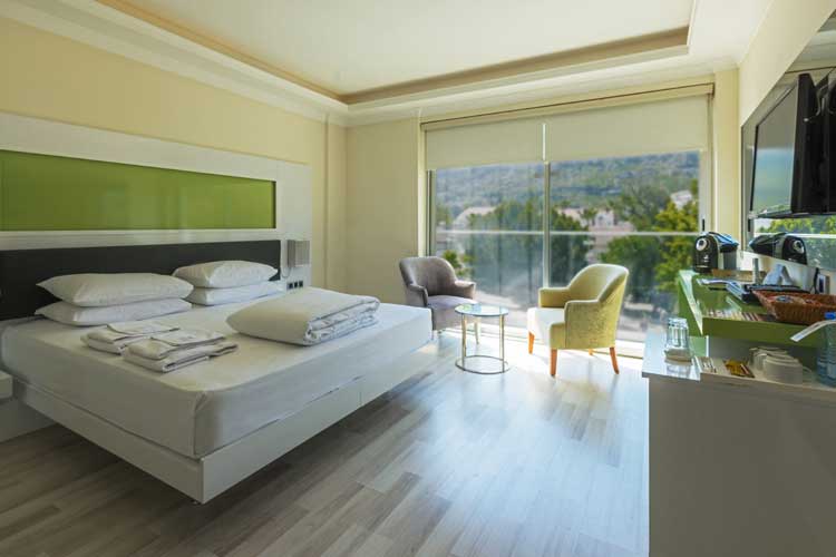 En fazla 2 yetişkin.