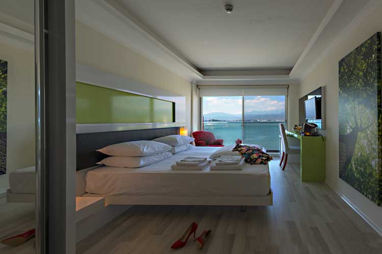 En fazla 2 yetişkin.