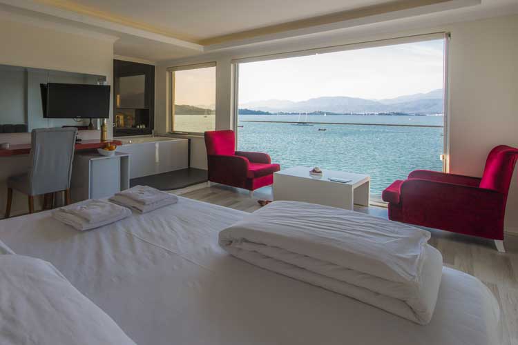 En fazla 2 yetişkin.