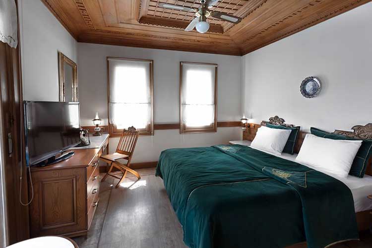 En fazla 2 yetişkin.