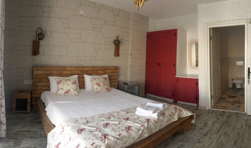 En fazla 3 yetişkin.