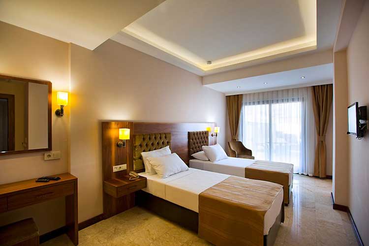 En fazla 2 yetişkin + 1 çocuk veya 1 yetişkin + 1 çocuk.