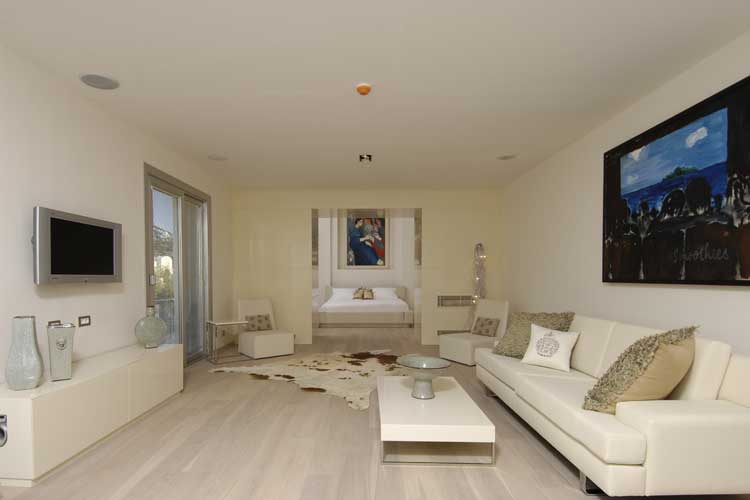 En fazla 3 yetişkin.