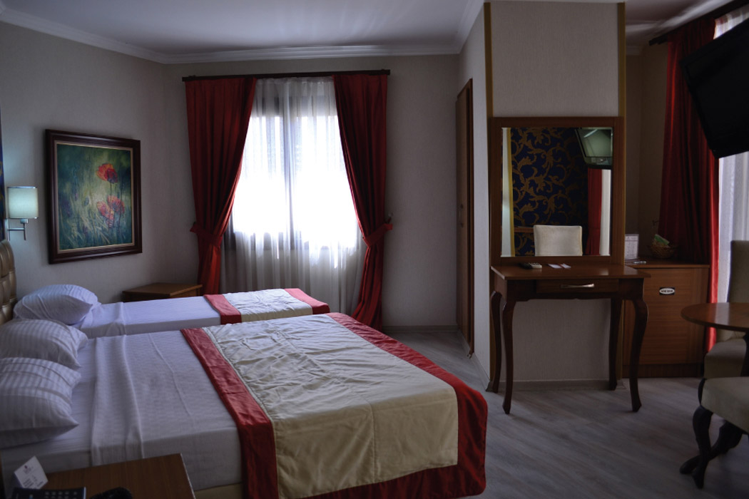 En az 2 yetişkin, En fazla 2 yetişkin.