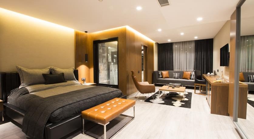 En az 2 yetişkin, En fazla 3 yetişkin.