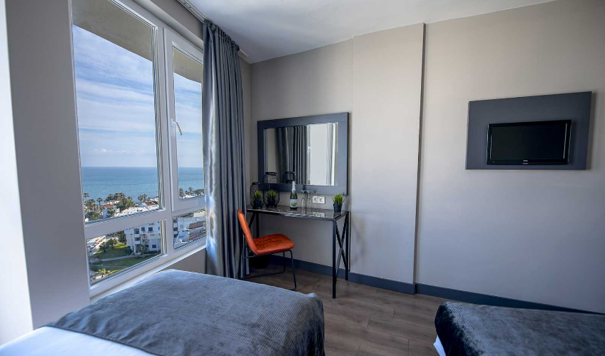 En fazla 3 yetişkin veya 2 yetişkin + 1 çocuk.