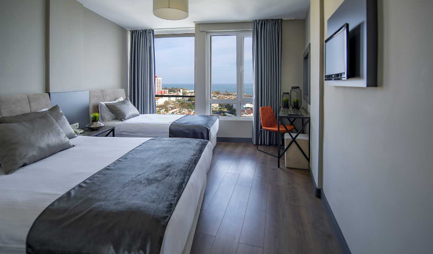 En fazla 3 yetişkin veya 2 yetişkin + 1 çocuk.