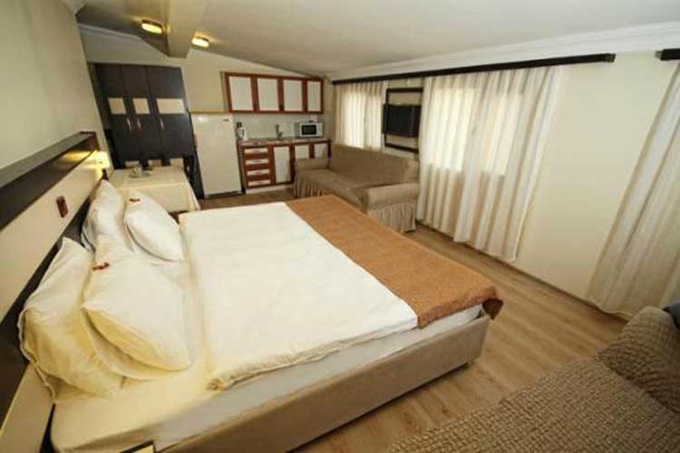 En az 2 yetişkin, En fazla 4 yetişkin.