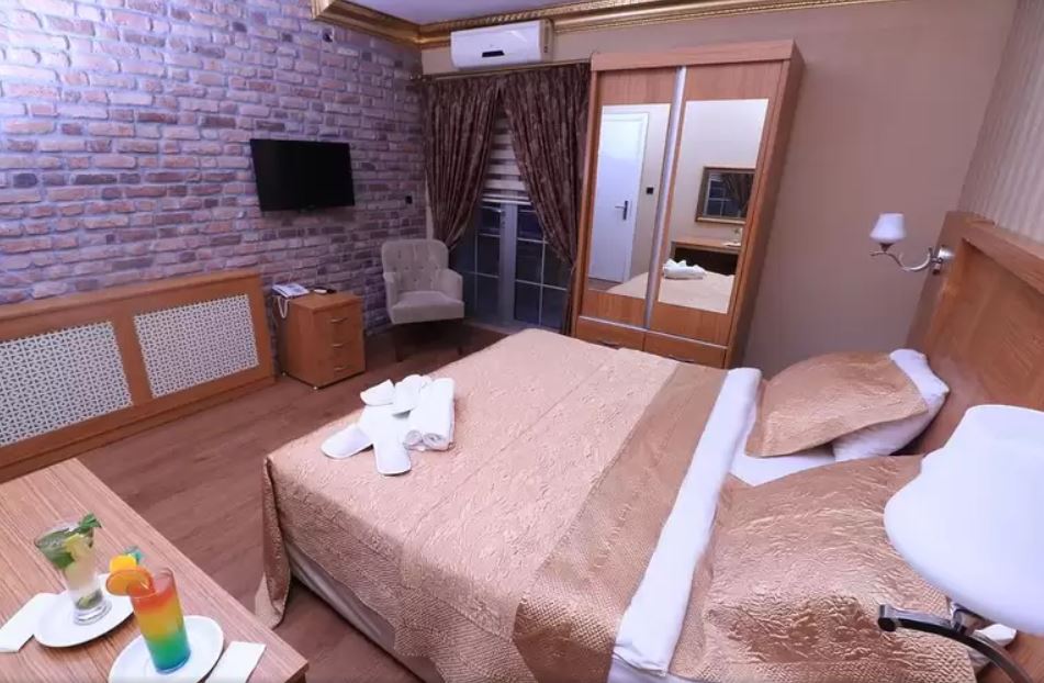 En fazla 2 yetişkin.