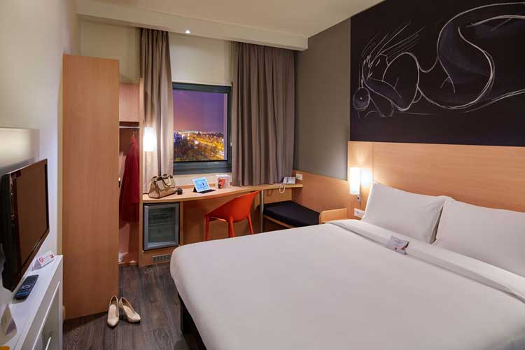 En az 2 yetişkin, En fazla 2 yetişkin.