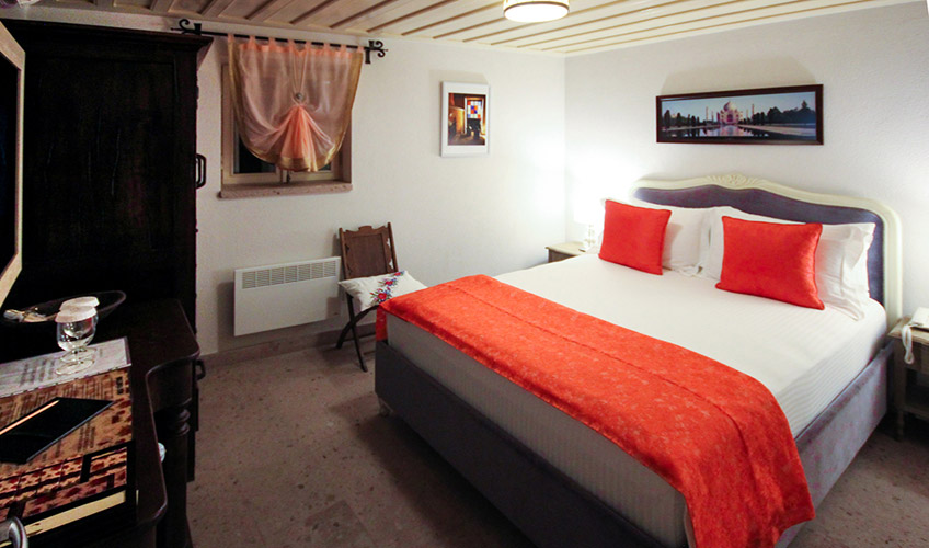 En fazla 2 yetişkin.