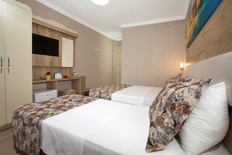 En fazla 2 yetişkin.