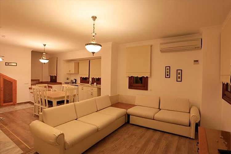 En fazla 2 yetişkin + 1 bebek (0-2 yaş).