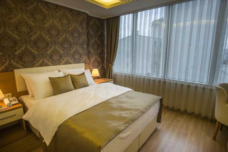 En fazla 2 yetişkin.