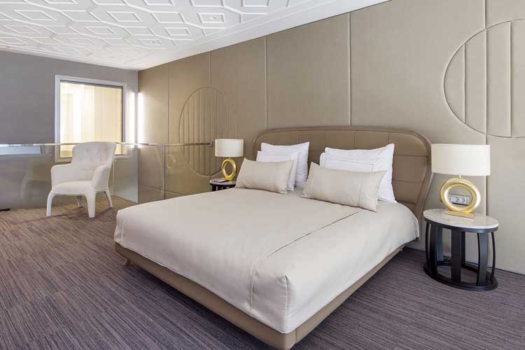 En az 2 yetişkin, En fazla 2 yetişkin.